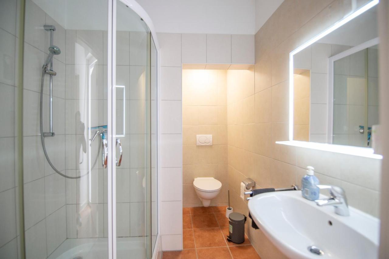 Apartment Mit Kleinem Innenhof Im Erdgeschoss Fuer Bis Zu 4 Personen Klotten Exterior photo