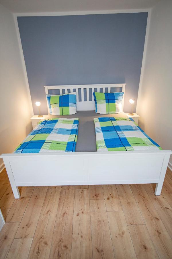 Apartment Mit Kleinem Innenhof Im Erdgeschoss Fuer Bis Zu 4 Personen Klotten Exterior photo